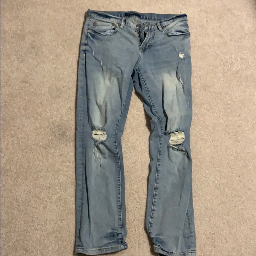 AEROPOSTALE RIPPED JEANS
